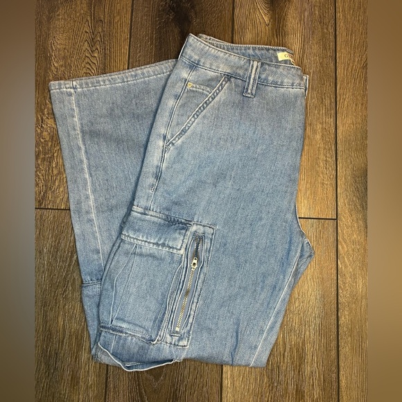 GUESS Cargo Jeans 29x30 – Light Wash Denim, Multi-Pocket, Zipper Detail - Picture 9 of 13